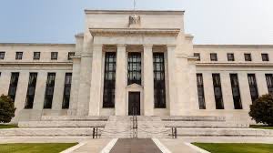 Ce rapport pourrait influencer la Fed à maintenir le statu quo sur les taux en septembre. 

Cependant, d'autres facteurs comme l'inflation joueront un rôle clé dans les prochains mois. 

#ÉconomieAméricaine #Emploi #Fed
#bourse