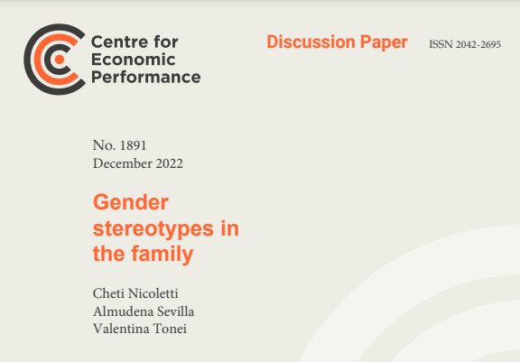 Los padres sobreestiman las habilidades de sus hijos. A diferencia de los padres, las creencias de los docentes no sobreestiman ni subestiman sistemáticamente las habilidades de un niño. cep.lse.ac.uk/pubs/download/…