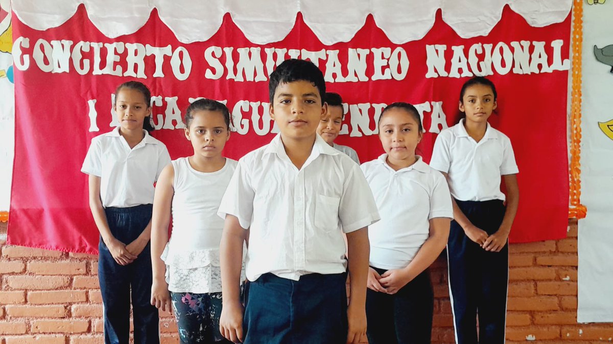 Algarabía Nicaragua Mía, con Estudiantes  Primaria  cantando simultáneamente la canción Nicaragua Mía .
 #PatriaBenditayLibre