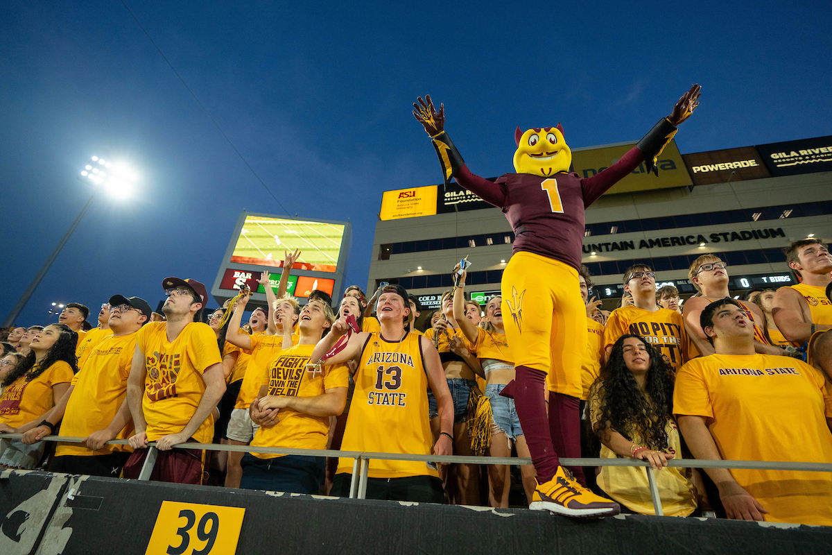 It was undoubtedly a memorable debut game for @ASUFootball, who kicked off the 2023 season at Mountain America Stadium Thursday night. Despite severe weather + lengthy delays, the #SunDevils defeated Southern Utah under the guidance of new Head Coach Kenny Dillingham. 🏈🔱
