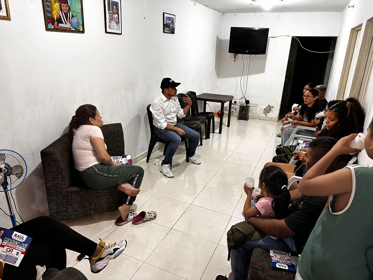 Raullopezvalen1's tweet image. Visitando el barrio Lagos 2, quedé inspirado por el sentido de comunidad y solidaridad entre sus residentes. 

Trabajemos juntos para fortalecer este lazo y llevar a todos los barrios de la ciudad a un futuro lleno de progreso y bienestar. 🫂

#RaulASuServicio 
#CR5