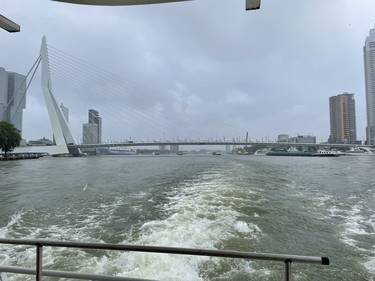 Met bestuurders (gemeente, waterschap en provincie) op rondvaart door Rotterdam tijdens de Wereld Havendagen ⛴️

Mooi decor voor een goed gesprek over de grote uitdagingen op het gebied van #mobiliteit in de regio🚦🛣️
