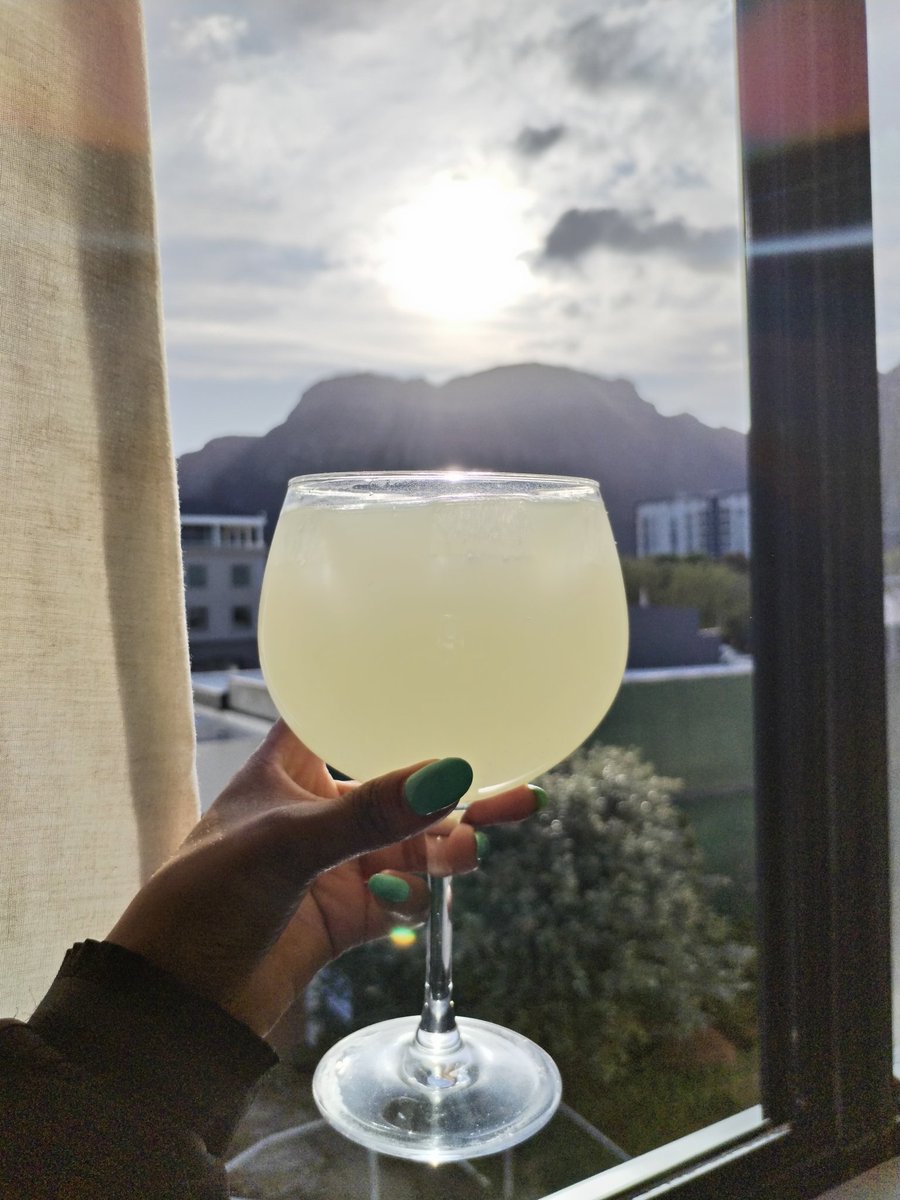 QueenHelz's tweet photo. To Spring! 😋🍹 https://t.co/suDtlI4YtV