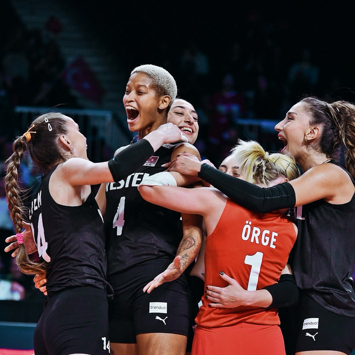 Bir takımdan fazlası. ❤️