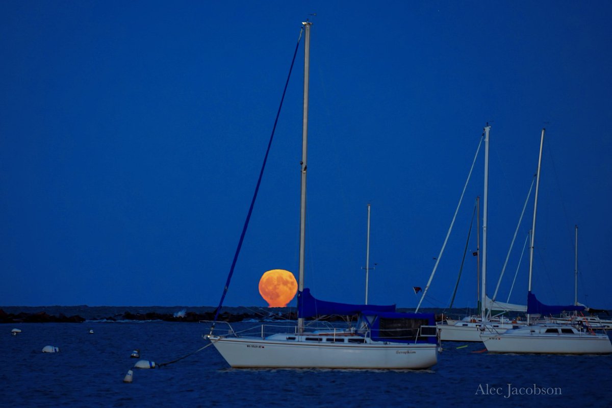 AWJacobson's tweet photo. Jumped on the blue moon bandwagon Wednesday! https://t.co/r9UqdlKk51