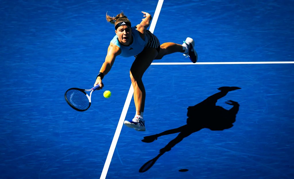 Très gros match de Muchova, menée 3/1 par Townsend et qui va gagner 24 points sur 27 pour boucler le 1er set sur un tie-break parfait (7-0) et faire le break d’entrée de 2e set.
7/6 6/3
La finaliste de Roland-Garros et de Cincinnati est en 1/8e à l’US Open.
Next Wang Xinyu 53e