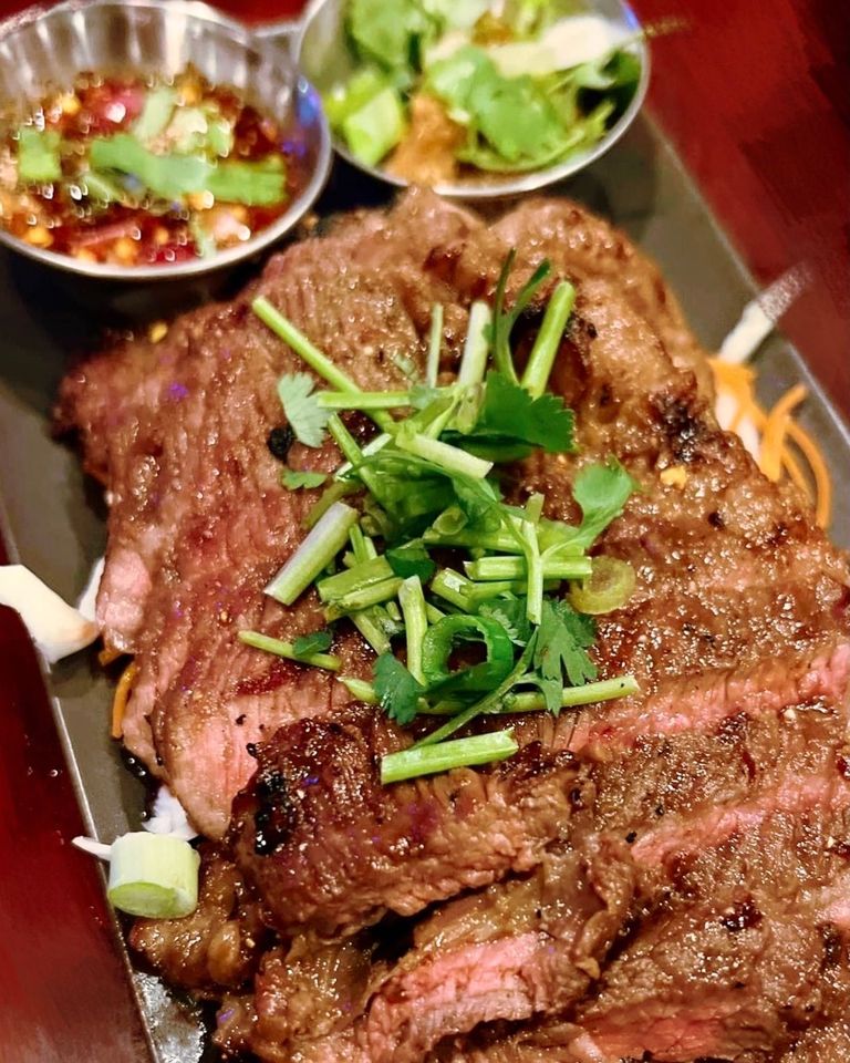BalamaoBoston's tweet photo. Crying Tiger [เสือร้องไห้]
Grilled traditional steak with special jaew sauces
Order online: https://t.co/91MTkwygQP
Tel : (617) 992-6442
Address: 433 Washington Street, Brighton, MA 02135
Delivery : UberEat / Doordash
#cryingtiger #steak #thairestaurantinboston #boston #brighton https://t.co/NWoS7lKETH