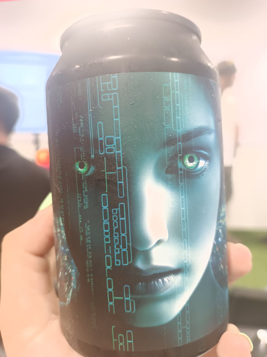 Probando 🍺 artesanal hecha con IA de <a href="/whymbeer/">Whym</a> en <a href="/seogirona/">SEOgirona</a> 

#seogirona