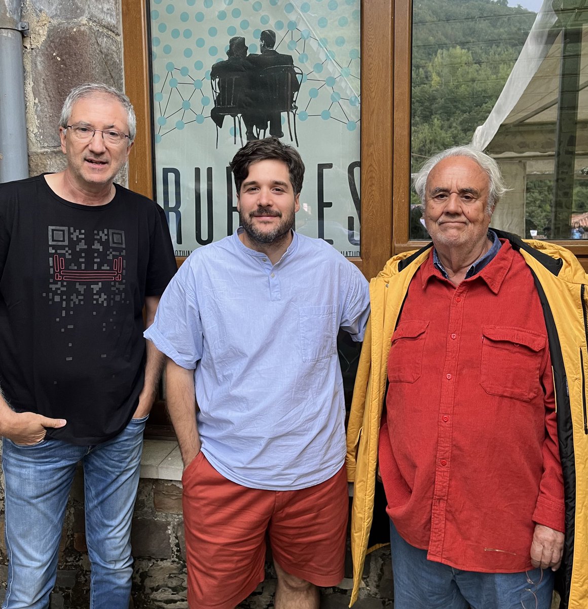 Manuel Gutiérrez Aragón rodó “Habla, Mudita” aquí en Espinama hace 50 años. Hoy no se ha querido perder la proyección de <a href="/DearWerner/">DearWerner</a> en los Picos de Europa, en Espinama con <a href="/p_maqueda/">Pablo Maqueda</a> en el festival #Rurales. Momentos para el recuerdo 💖✨