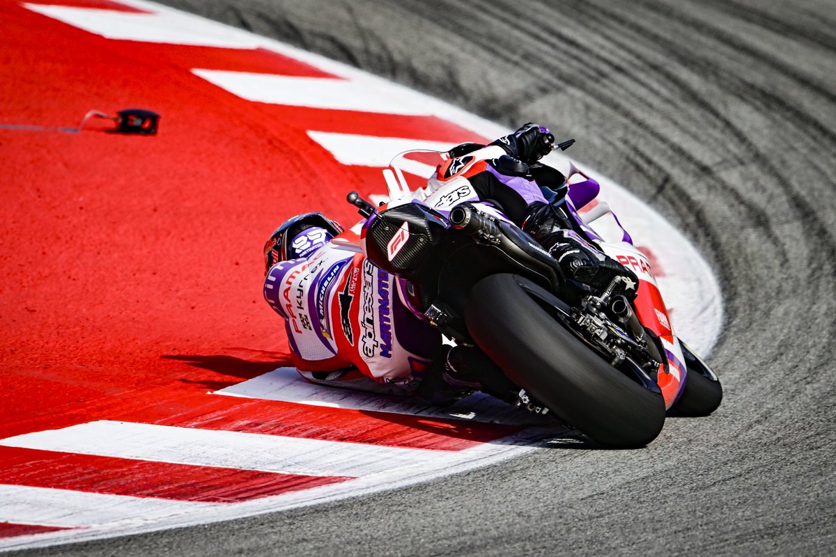 GarethHarford's tweet photo. Jorge Martin with his shoulder down. 
.
.
#motogp #catalangp #jorgemartin @89jorgemartin @redbull  @pramacracing #ducati #motorbike #shoulderdown #nikon #nikonz9 @nikonproeurope @alpinestars https://t.co/Ijlh5Yr8xQ