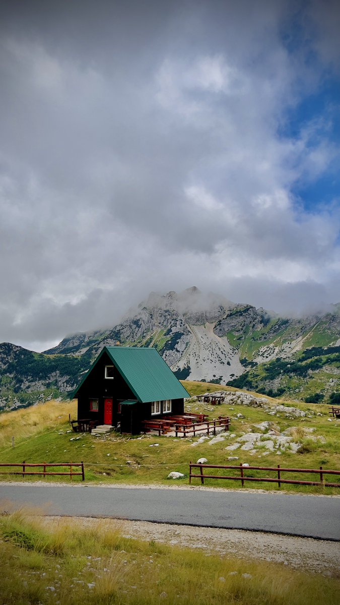 SamLovesTech's tweet photo. Balcan trip day 7.
📍Durmitor Nacional Park
📷iPhone 12 Pro https://t.co/EKxhuFLjer
