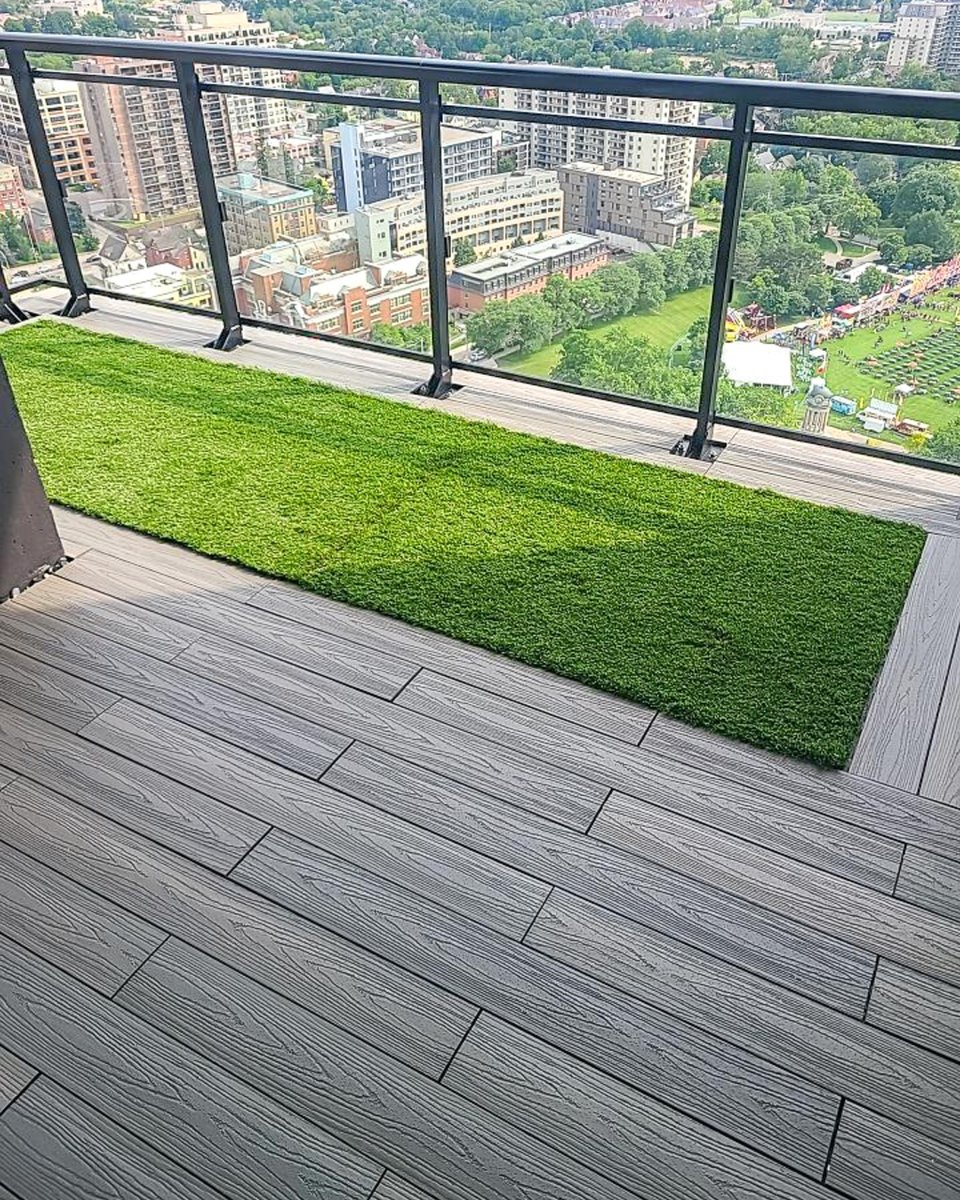 CondoKANDY's tweet photo. Trying to decide between plank flooring or grass? You don’t have to!
Discover the perfect balance for your balcony oasis with our flooring and grass options. 

We are in full swing this fall – make sure to have your balcony flooring installed before winter arrives! https://t.co/bRYgiedIY2