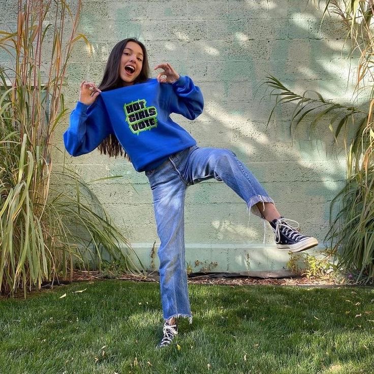 RodrigoVoting's tweet photo. WHAT 👏 OLIVIA 👏 WORE 👏

🚨 4.5 hours before voting ends (ends 6pm est)

👀  it only takes a minute to vote for olivia in her 3 #Vmas categories: 
-video of the year 
-song of the year 
-best pop 
🔗: https://t.co/YiBPo9B39o https://t.co/3iNDSNAw3q