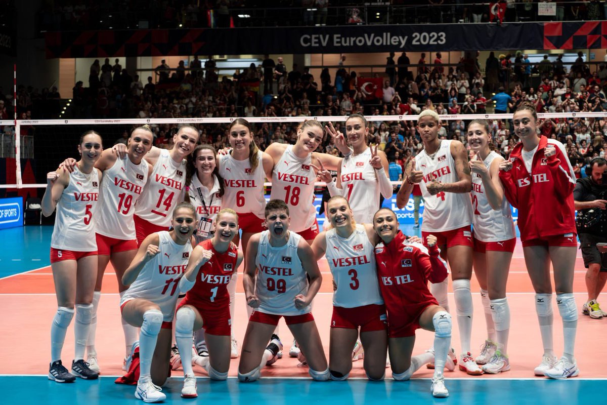 GvnnvG's tweet photo. Ne maçtı ama… Kazanmaya devam ediyor ‘Filenin Sultanları.” 
Finaldeyiz! 
Vargas’ı ayrı tebrik ediyor ve kutluyorum bize ne izlettin… 😍 
Şampiyonluk yolunda Millilerimize yürekten başarılar dilerim! 👏

İçten ve Gönülden tebrik ederim #FileninSultanlari 
🇹🇷🇹🇷🇹🇷🇹🇷🇹🇷🇹🇷 https://t.co/HAlbKTYpwz