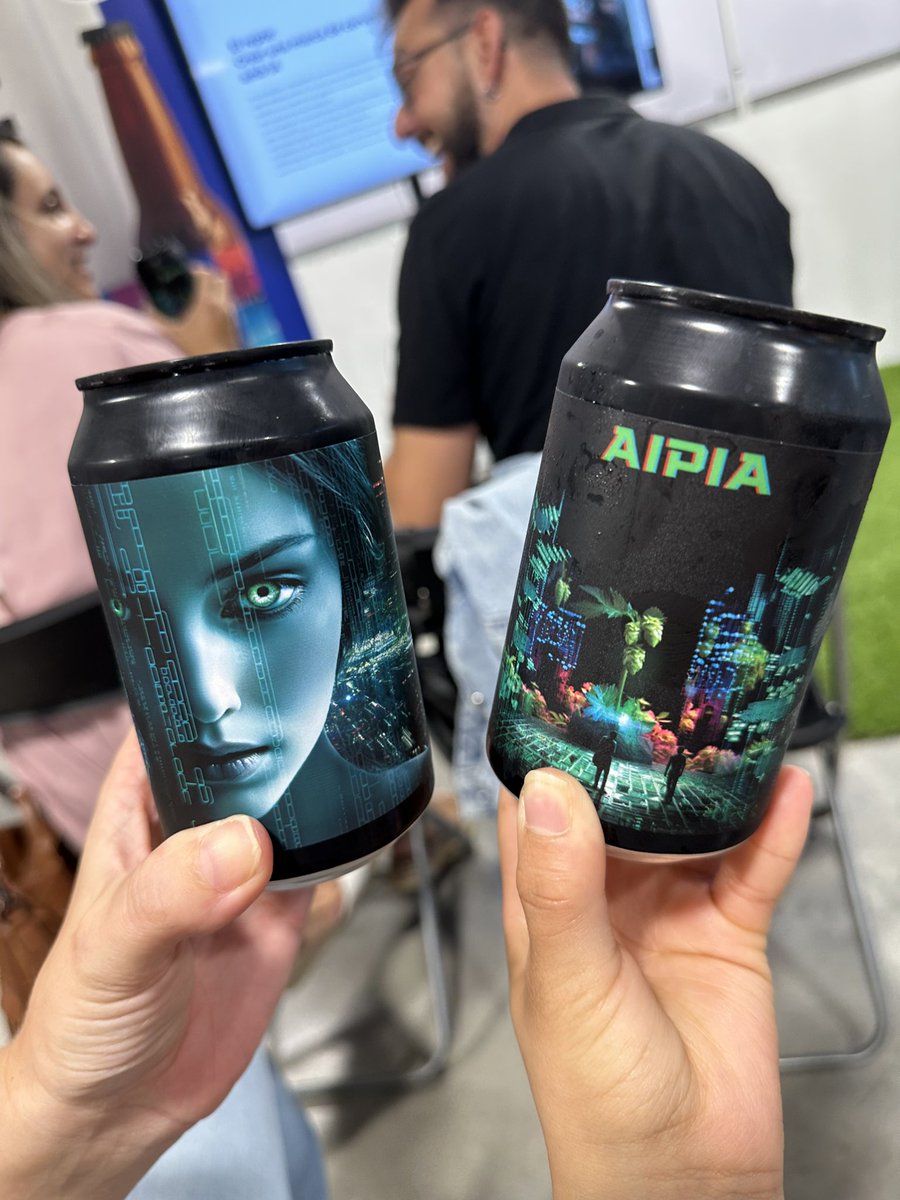 🍻 Hoy en <a href="/seogirona/">SEOgirona</a> hemos probado la cerveza enteramente hecha con IA 🤖 de <a href="/whymbeer/">Whym</a>

Sorprendida por lo buena que está la AIPIA 🤤 con la receta enteramente hecha con prompts 😱

La imagen de marca y la web también 🤯  
tecnocervesa.whym.cat

#seogirona