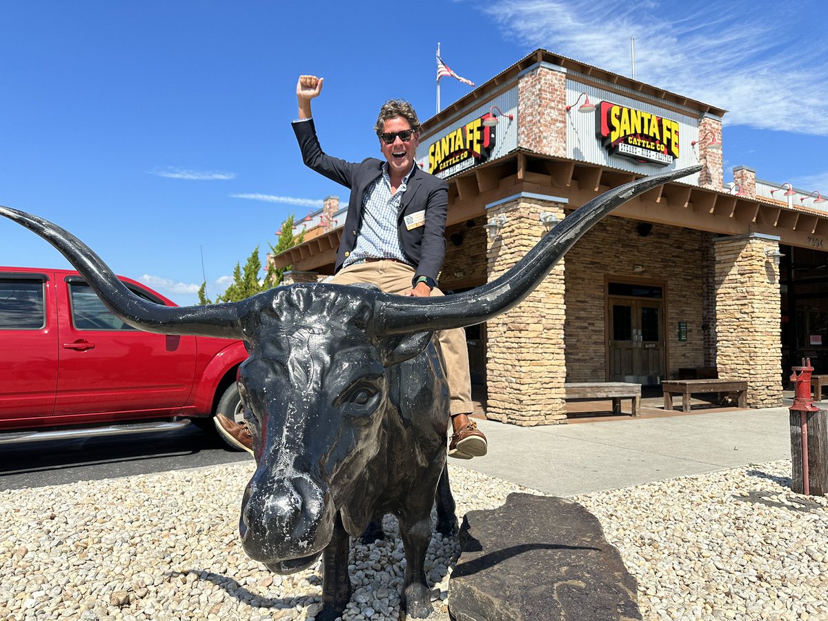 pchdotcom's tweet photo. Howie stopped for a quick photo-op yesterday while waiting for our SuperPrize winner! 😂🐮 https://t.co/UQLpGGbJ1f