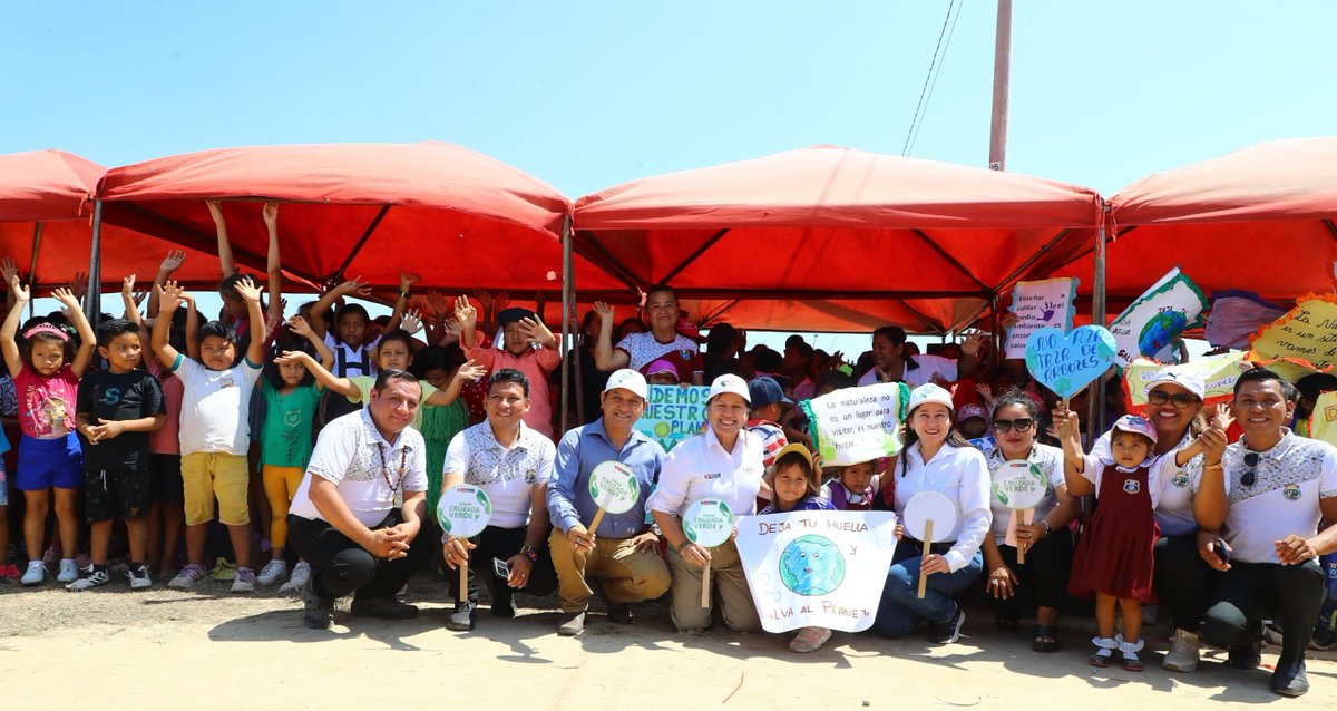 MinamPeru's tweet photo. 📢 #Ucayali | La 2.ª Gran #CruzadaVerde 🌳 Nacional, en conmemoración del #DíaDelÁrbol, llegó al distrito de Manantay. La ministra Albina Ruiz, junto con las autoridades de la región, organizaciones sociales y el apoyo de la ciudadanía, realiza la plantación de árboles. https://t.co/fEh0ped0Pq