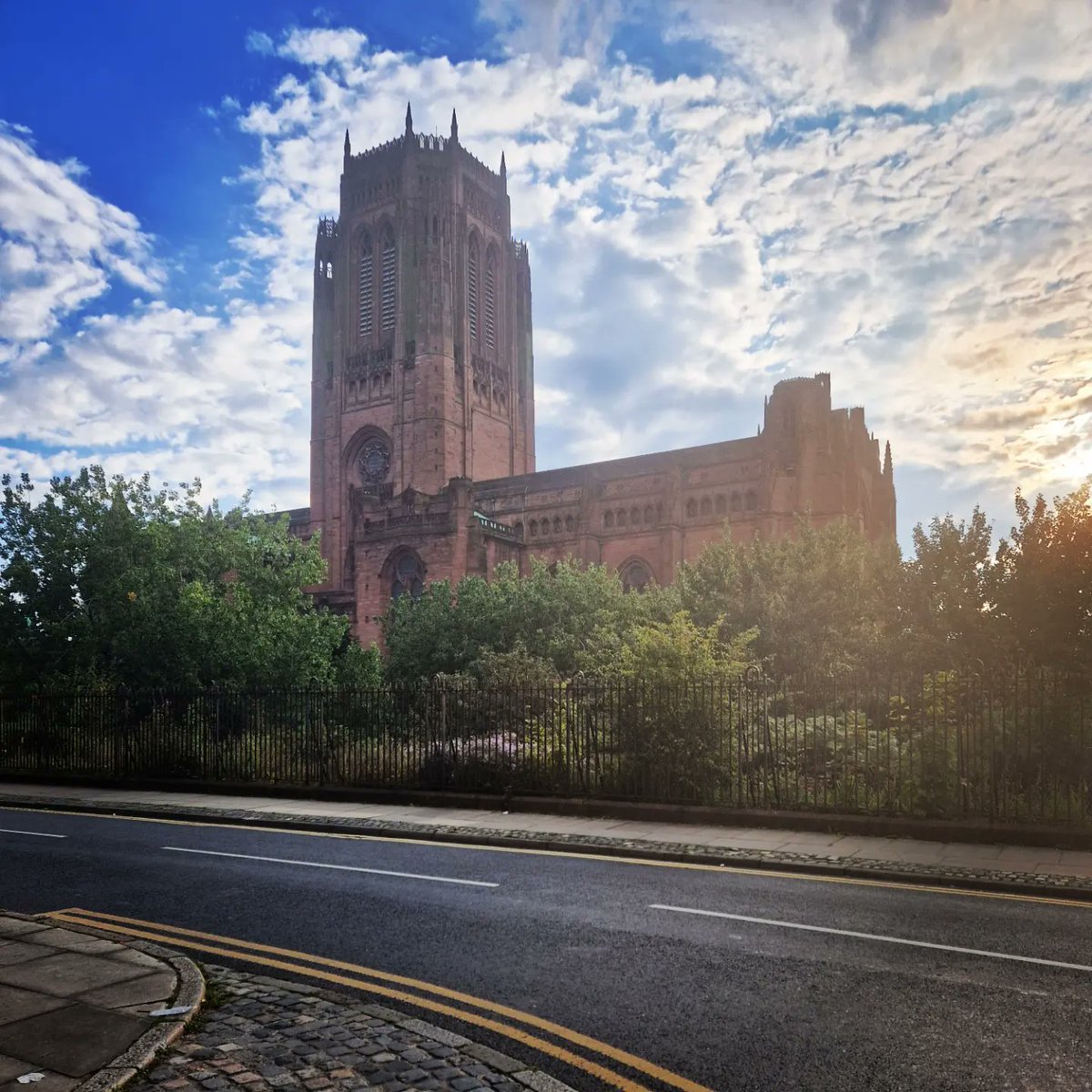 Kagsy25's tweet photo. 1st full rehearsals with the wonderful Grin Theatre and co.and never stop loving this part of town
Such a good look an a great feel
#georgianquarter
#liverpoolsights
#ohyouprettythings https://t.co/tCY4zw6RzG