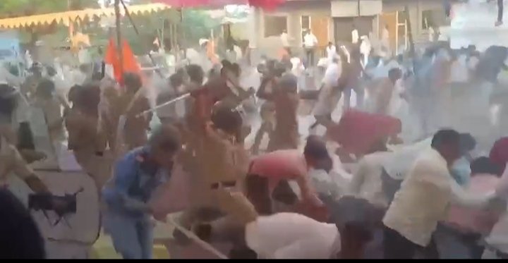 जालना 
चा 
जालीयनवाला करायचा आदेश दिला कोणी ? 
आज मराठ्यांच्या  सहनशीलता, सहनशक्ती ,आणी शांत स्वभाव याची सरकारने खिल्ली उडवली आहे .तुमचेच मराठे सत्तेत मग महाराष्ट्रात हा आदेश देणारा
जनरल डायर कोण ??