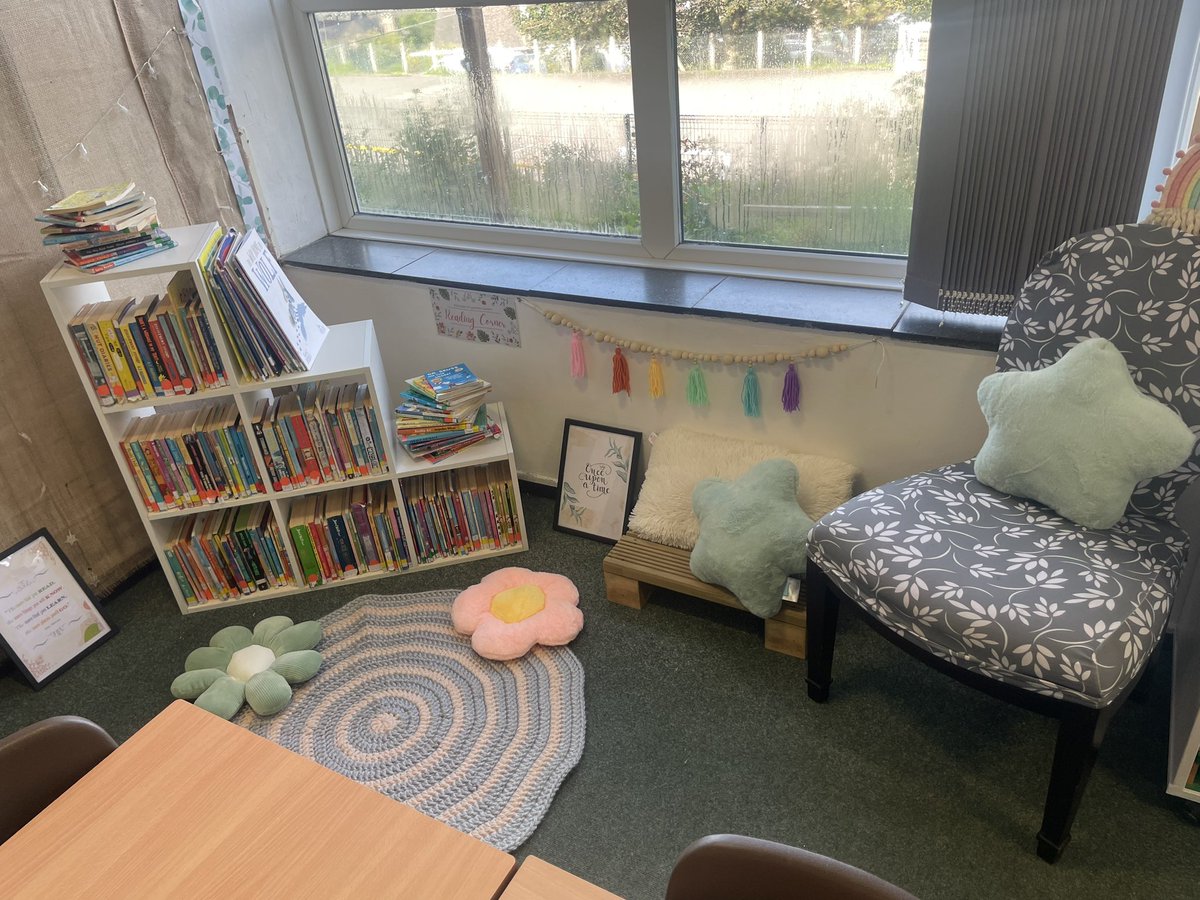 MissBow23's tweet photo. My first ever classroom is taking shape🥰 I’ll probably realise a lot of it is pointless but HEY🤷🏼‍♀️ you gotta start somewhere 🤷🏼‍♀️🤣 https://t.co/CYRmbnddf6