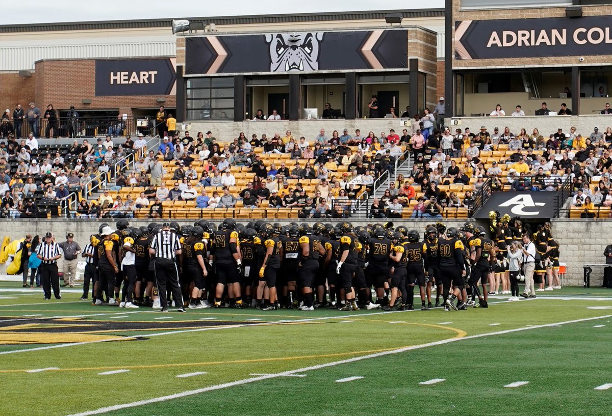 AdrianBulldogs's tweet photo. The @AdrianCollegeFB team opens the season on the road with Elmhurst University tomorrow at 2:00 PM EST.

📰https://t.co/8N7yfbfBgZ

#d3fb #GDTBAB https://t.co/oBLT9jr6kx