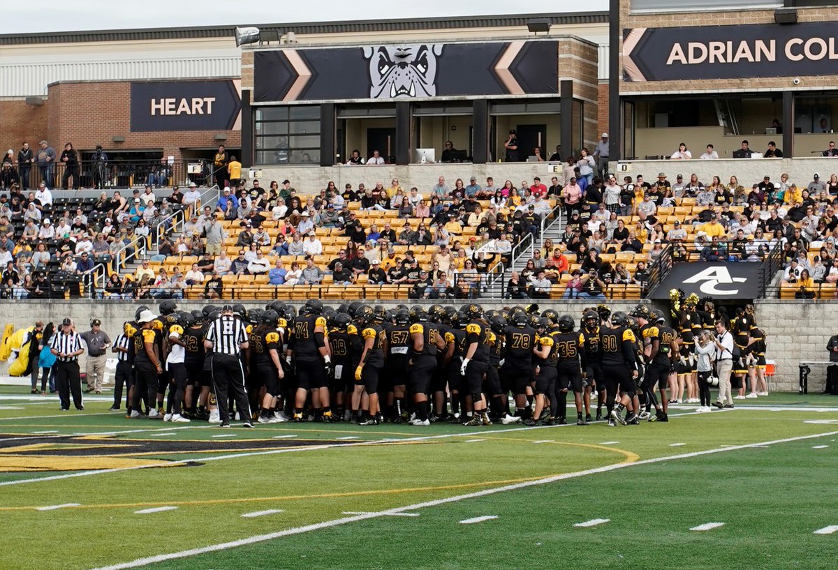 The @AdrianCollegeFB team opens the season on the road with Elmhurst University tomorrow at 2:00 PM EST. 📰bit.ly/3szhPgm #d3fb #GDTBAB