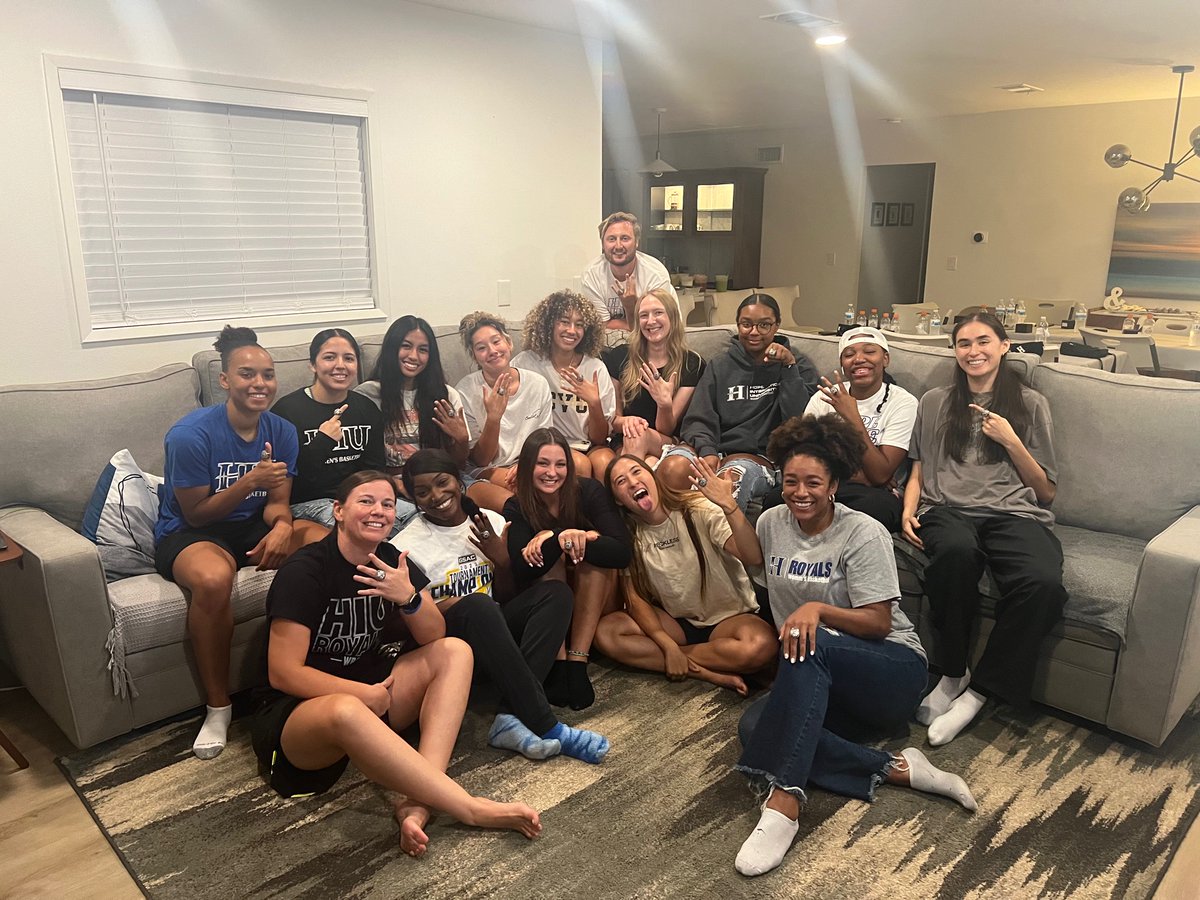 We all put a ring on it🫣💍🥶
.
.
So proud of these young women and all that they’ve accomplished! Taking it all in, and ready to prepare for this upcoming season😤 #Royals