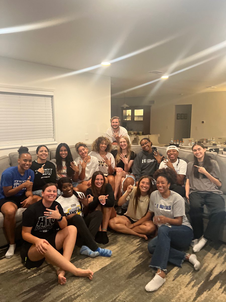 HIU Women’s Basketball tweet media