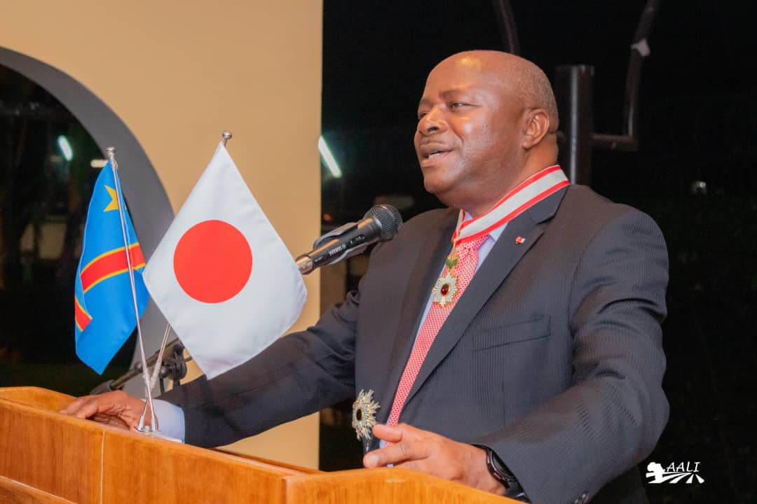 Je suis honoré de recevoir l'award prestigieux qui m'a été accordé par le gouvernement japonais- L’ORDRE DU SOLEIL LEVANT, ETOILE D’OR ET D’ARGENT. Je salue Son Excellence Monsieur MINAMI Hiro, Ambassadeur du Japon en RDC. Soutenir les alliances stratégiques pour le développement
