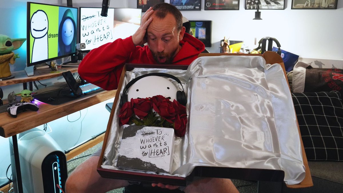 HotSauceBeats's tweet photo. Have you guys seen my UNBOXING video yet of the SURPRISE PACKAGE @dreamwastaken sent me! Also did a full album reaction to @Dream new EP! Feeling extra blessed today, much love to all of you! Subscribe if you want to join the FAMILY & see! @DWT_UPDATES #smltwt #dreamtwt #DreamEP https://t.co/QVRLyMo8of