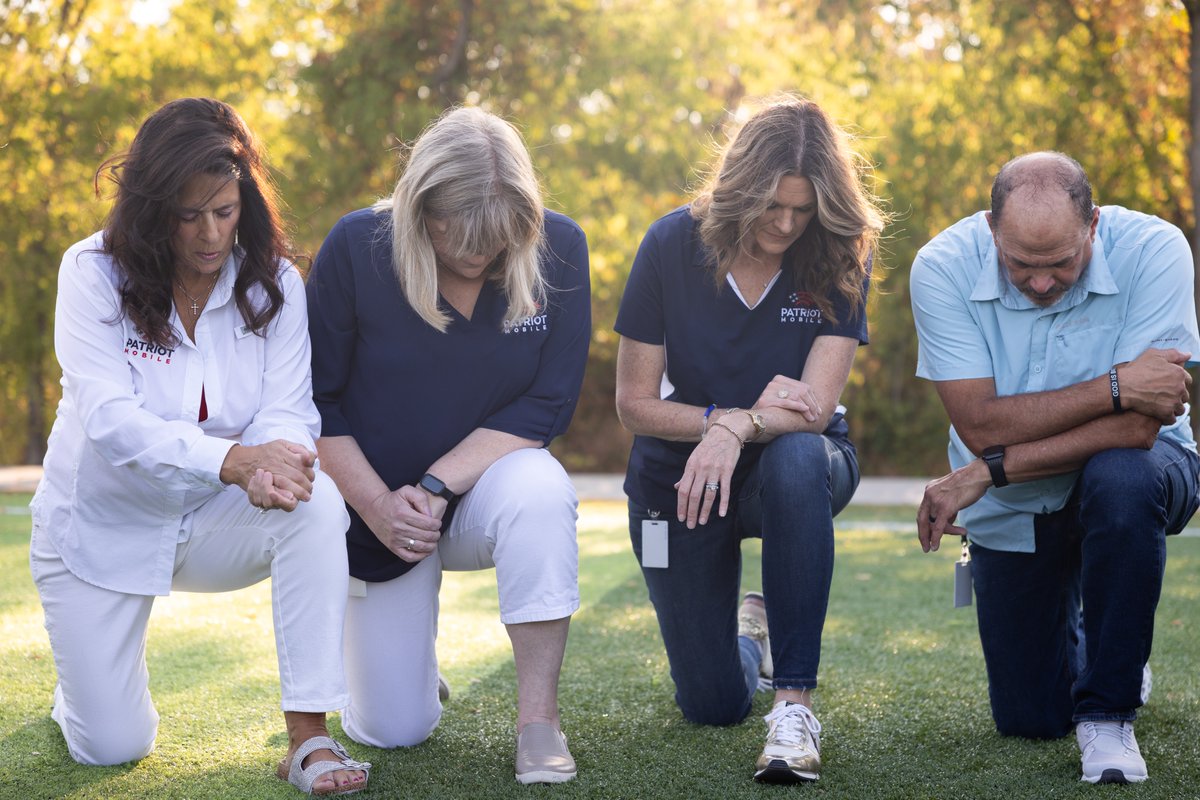 PatriotMobile's tweet photo. @1stLiberty #TakeAKneeWithCoach #FirstFreedomChallenge #RestoringFaithInAmerica https://t.co/uKODcvk6Nk
