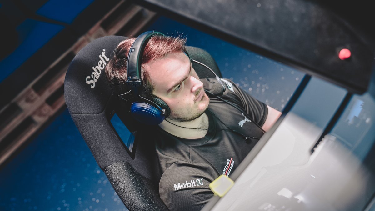 PorscheRaces's tweet photo. #ESLR1 - The #Porsche @CoandaEsports works drivers @JKRogers_92 and @Dayne_Warren have made it to the 1st final race of the @ESL_R1 Autumn Championship on the virtual #F1 circuit of @Autodromo_Monza. 

Start around 8:11 pm CEST - don't miss it!
#RecodeTheRace @RENNSPORT_gg https://t.co/pj6kmRusXF