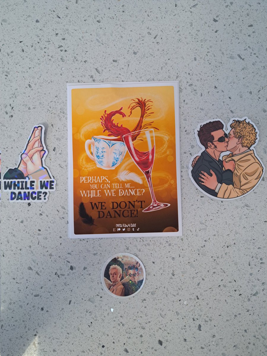 ProFangirl1996's tweet photo. ❤️❤️❤️❤️❤️ So many lovely art pieces from @NitaElwyArt 😍🥰 #johnlock #johnlockart #goodomens #goodomensart https://t.co/dh3idSg6Vn