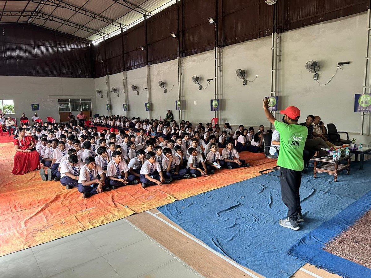 aditarang's tweet photo. Blessed to get an opportunity to be part of #Savesoil event @ IPS School and GM University, Sambalpur!
What a wonderful event, what an energy!
With @MohitNiranjan12 , who’s riding 30,000km on cycle across India.
Making @SadhguruJV vision come true with @cpsavesoil 
Salute🫡!! https://t.co/eK1NvjmQaG