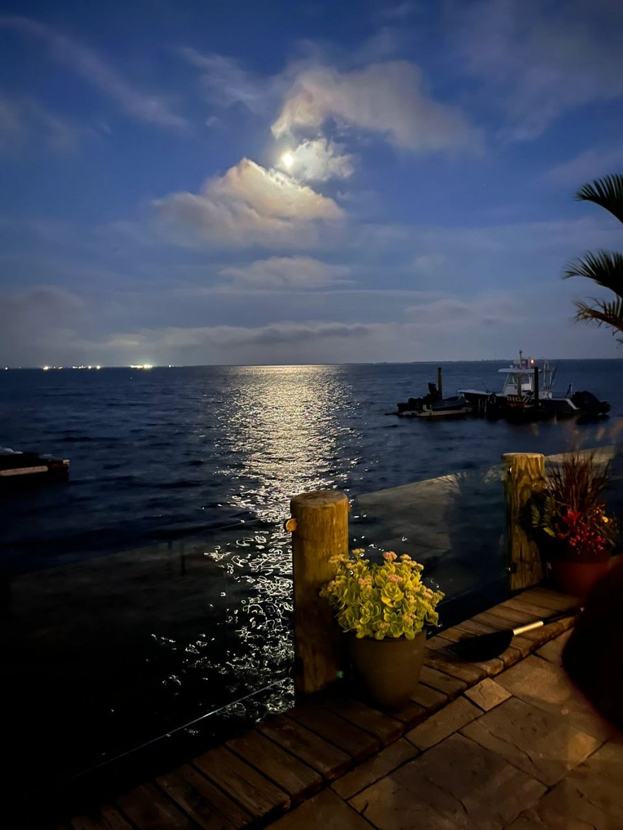 hello03023's tweet image. The endless ocean. That's my favorite.