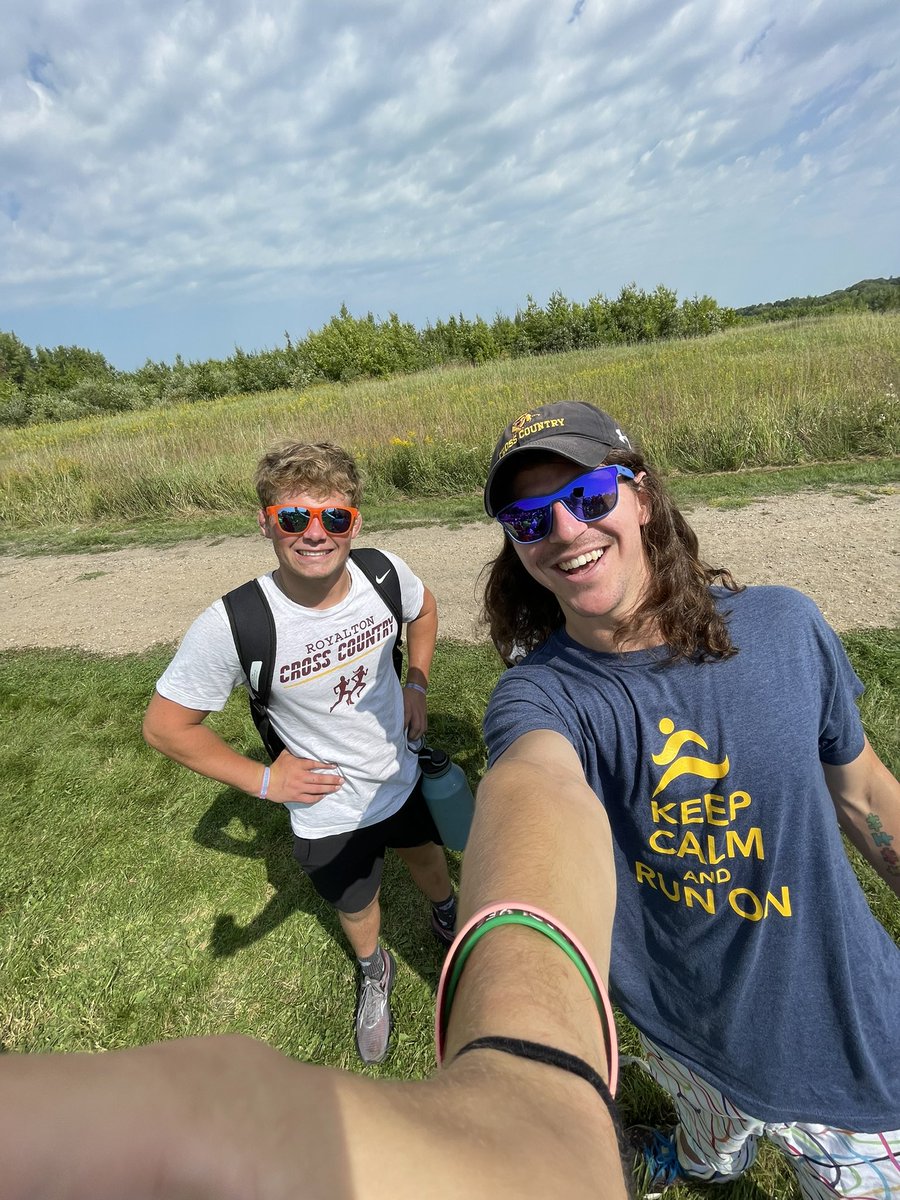 BarnackBenny's tweet photo. First XC Meet of the Season means first .5 Selfies of the year with the Royalton Royals https://t.co/QvUOSDVGPx