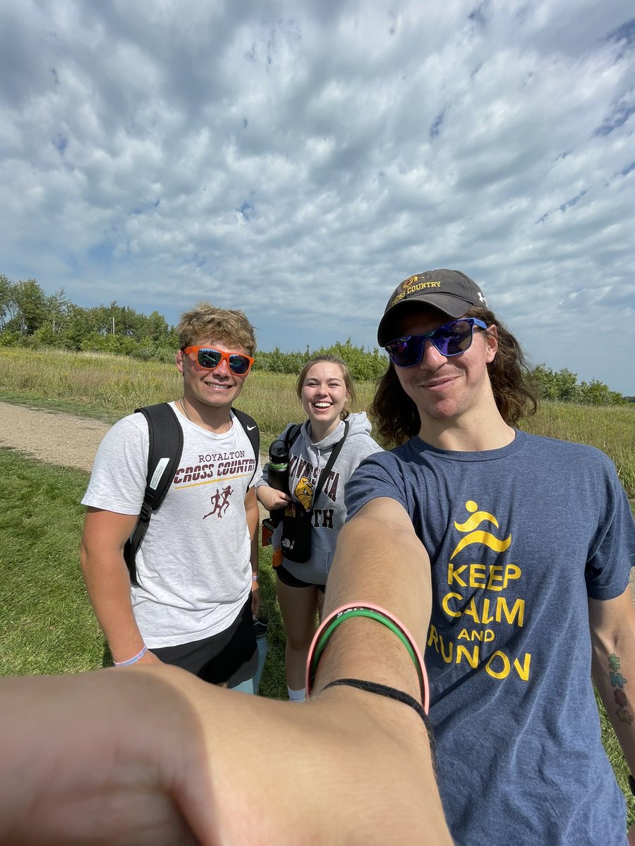 BarnackBenny's tweet photo. First XC Meet of the Season means first .5 Selfies of the year with the Royalton Royals https://t.co/QvUOSDVGPx