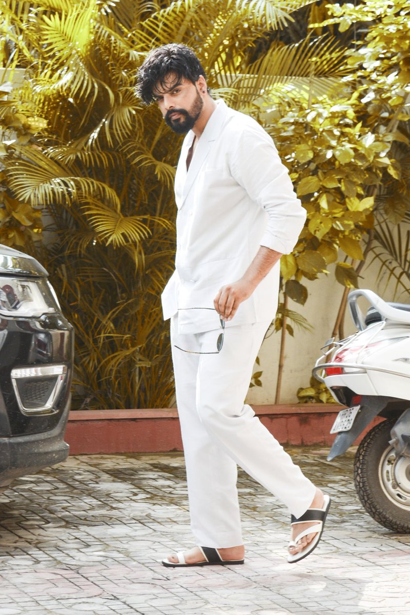 sameermahi337's tweet photo. 😎🔥📸 #sameermahi #white #outfit #photoshoot https://t.co/24xNWz9jkt
