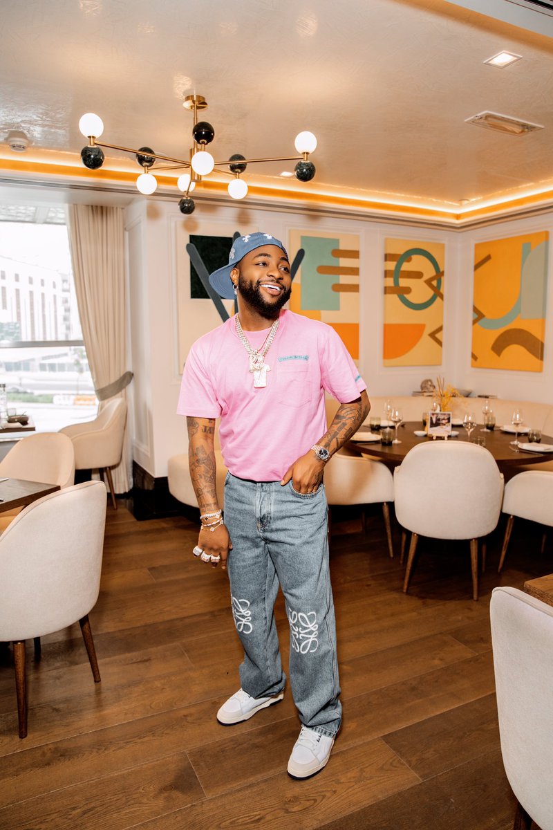 davido's tweet photo. Crème De La Crème . 
Shutting down DXB tomorrow 🇦🇪⏳
See you soon ! https://t.co/H5cB1WNfAu
