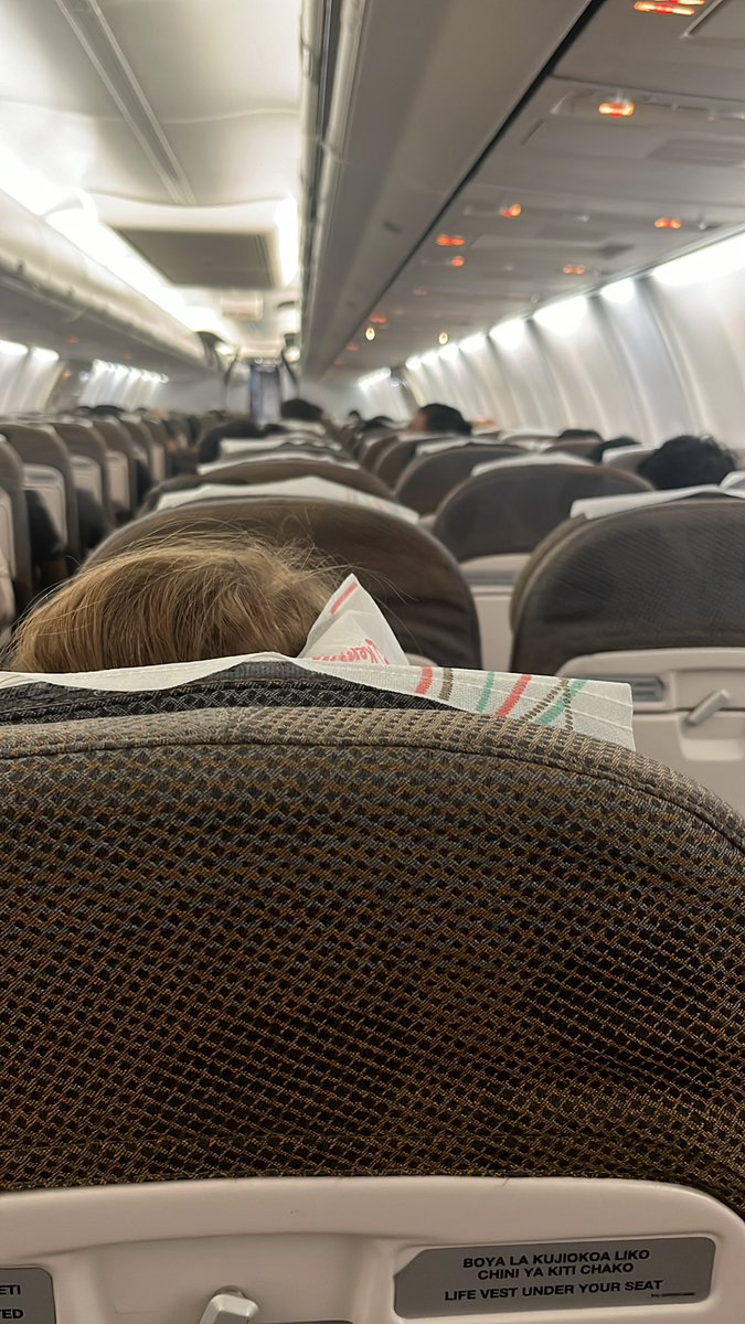 vandalmax's tweet photo. @KenyaAirways 7-hour international #flight, no screens, grumpy staff. Pride of #Africa? #shame of Africa. Learn from  @flyethiopian https://t.co/25CXOoBHBE