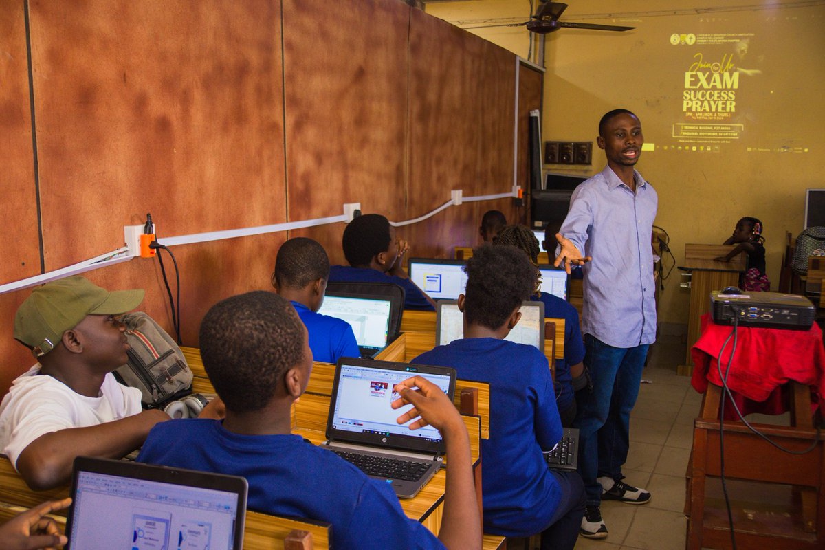 access_impact's tweet photo. We are so proud of our students as they are taking over the tech industry. 

Swipe through these snapshots to catch a glimpse of the moments that unfolded during the training.

#accessimpactmediatech #endlesspossibilities #jobfair #futureintech #empoweringsuccess #ai https://t.co/4lzkwQwXw2