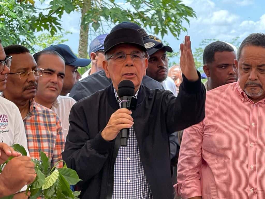 DiarioLibre's tweet photo. 🗳 |#PolíticaDL| Danilo Medina: "Se están haciendo acuerdos y alianzas, pero hay que votar por el PLD"

🔗https://t.co/6sBN4GzvBI

#DiarioLibre #DaniloMedina #PLD #AbelMartínez https://t.co/i7EomezN73