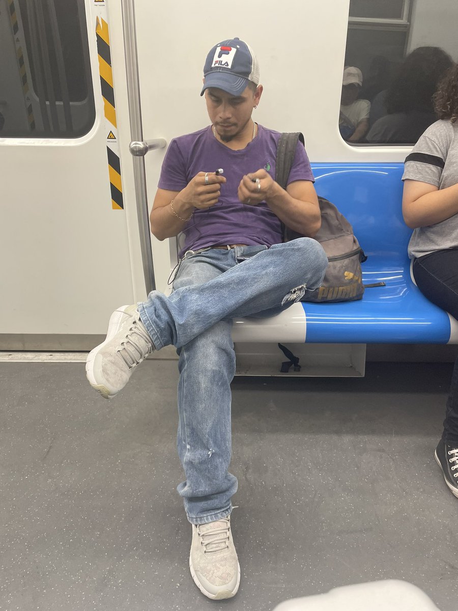 kykelin's tweet photo. Este Chacal venía ofreciendo verga en el metro cuando vio que le estaba tomando fotos se hizo el disimulado
#CHACALES
@banosmonterrey 
@oso_poblano https://t.co/h6q0GUGd1H