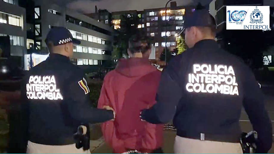 DIJINPolicia's tweet photo. Mediante la "operación centenario", #DIJIN, @INTERPOL_HQ y @GaulaPolicia, detuvieron por notificación roja de INTERPOL con fines de extradición al ciudadano argentino Tomás Mauricio Aldauc, solicitado por la Oficina Judicial de la Provincia de Chubut de Argentina. https://t.co/XhodUSU7Ve