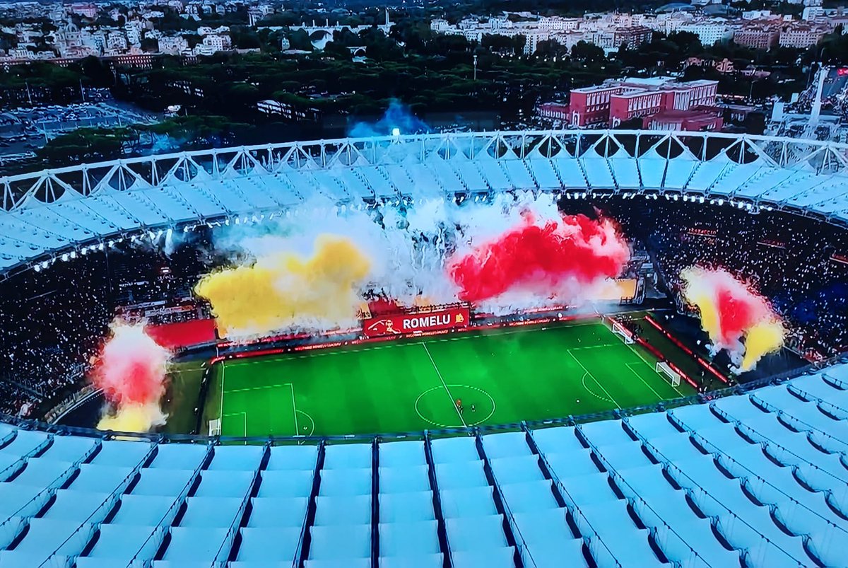 ParliamodiASR's tweet photo. UN GIGANTE.

ROMELUUUUUUUUU

LUKAKUUUUUUUUU

🟡🔴🟡🔴🟡🔴🟡🔴

#Lukaku #ASRoma @OfficialASRoma #RomaMilan https://t.co/0nHWErsNsp