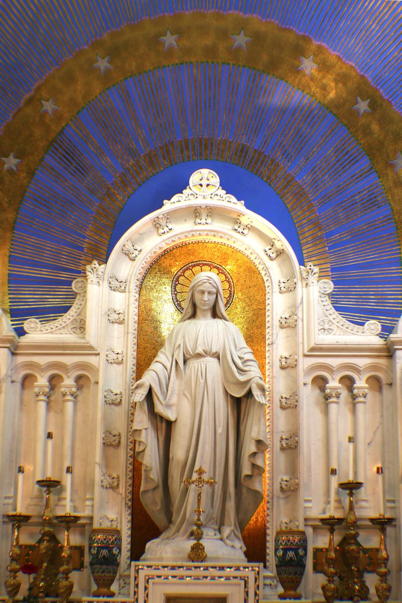 AsociacionMM's tweet photo. "Ven al pie de este altar —le dice la celestial Señora—, aquí se distribuirán las gracias sobre cuantas personas las pidan con confianza y fervor, sobre grandes y pequeños". https://t.co/fNe6BgCcjj
