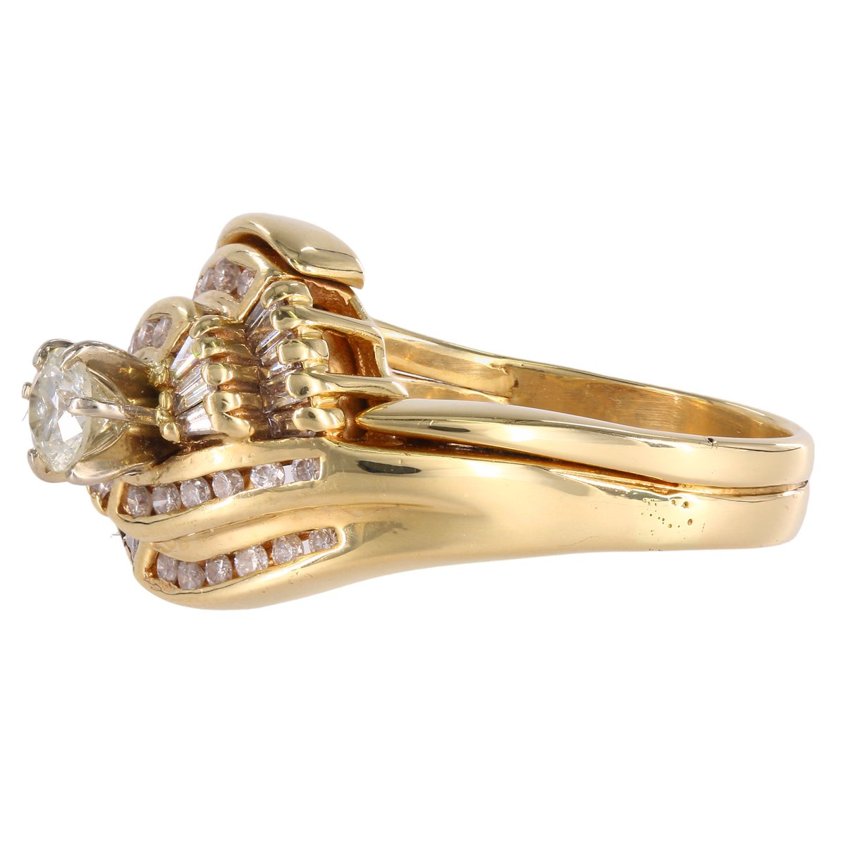 777Jewelry's tweet photo. Vintage style diamond cluster ring π. The ring is yellow gold with round and baguette diamonds πtotal Carat Weight of: 1.47Ctw π
#GoldDiamondRing #777jewelry #cocktailRing #vintagering https://t.co/Uvm7TY5SEU