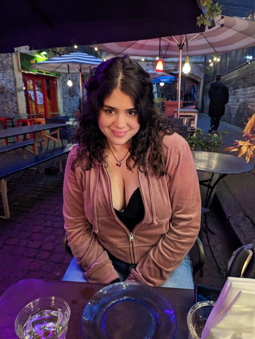 This dinner is not going to pay for itself.  Send on wishtender  findom, femdom https://t.co/2BvPV2l
