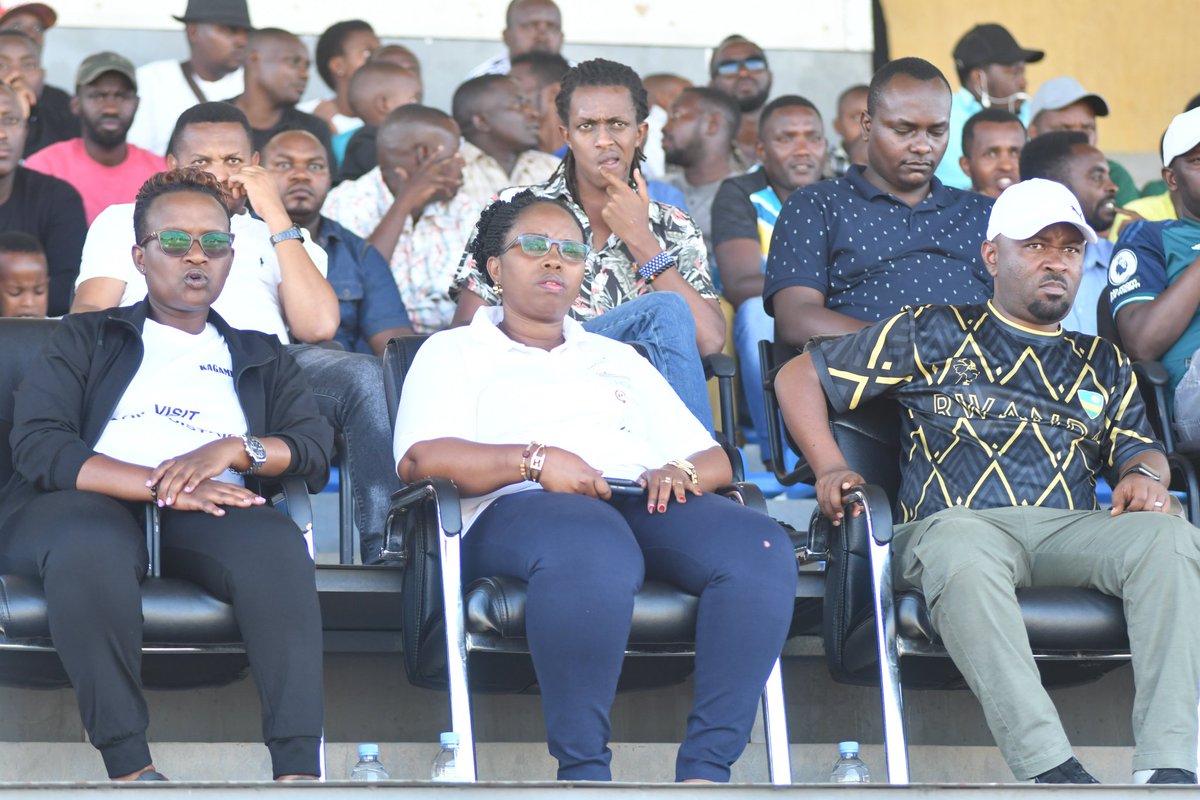 NgomaDistrict's tweet photo. Kuri uyu wa Gatandatu taliki 02.09.2023 saa 15h00 ikipe ya @etoile_fc irakira @aprfcofficial i Ngoma. Turasaba buri wese kugura itike hakiri kare atazacikanwa n'uyu mukino bizadufashe no kwirinda umuvundo
#Kugura itike: *939#
#Hitamo igiciro: 1000Frw,3000Frw, 5000Frw. https://t.co/rVoJQacpqV