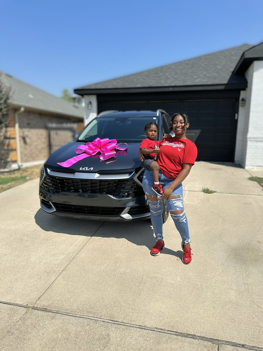 vivvaa_'s tweet photo. Nobody but you GOD 😩🙏🏾 Thank You!! 2024 🥹 ALL NEW!!!! God just keeps on blessing my BabyBoy and I 🙌🏾 Mark my words, 2024 is my year 💙  #newmommycar #2024kiasportage #kiasportageEX #Goddid #Godisgood https://t.co/sGqimbbnqe